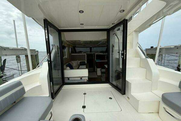 Carver C36 Command Bridge Yacht For Sale