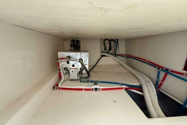 Carver C36 Command Bridge Yacht For Sale