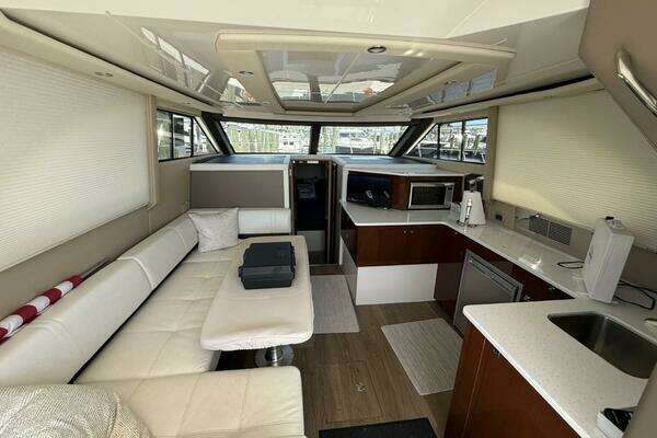Carver C36 Command Bridge Yacht For Sale