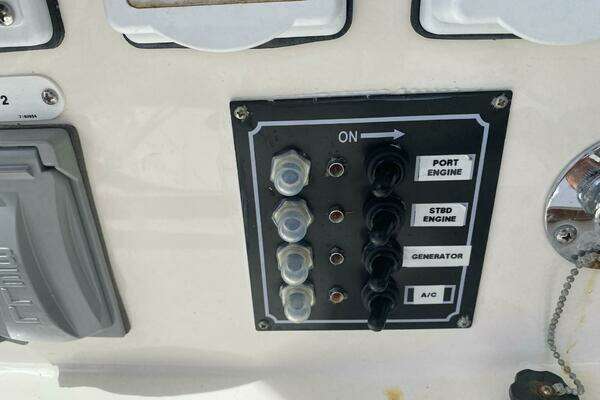 Carver C36 Command Bridge Yacht For Sale
