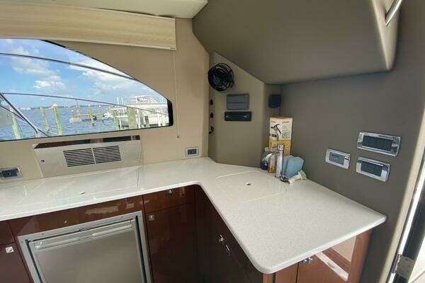 Carver C36 Command Bridge Yacht For Sale