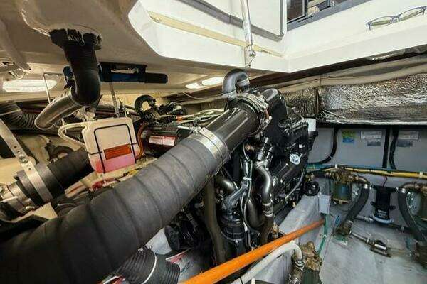 Carver C36 Command Bridge Yacht For Sale