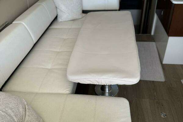 Carver C36 Command Bridge Yacht For Sale