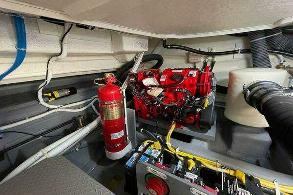 Carver C36 Command Bridge Yacht For Sale