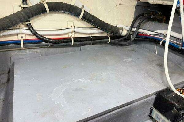 Carver C36 Command Bridge Yacht For Sale