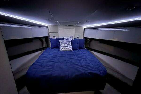 Carver C36 Command Bridge Yacht For Sale