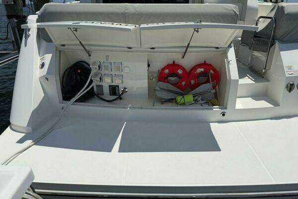 Carver C36 Command Bridge Yacht For Sale