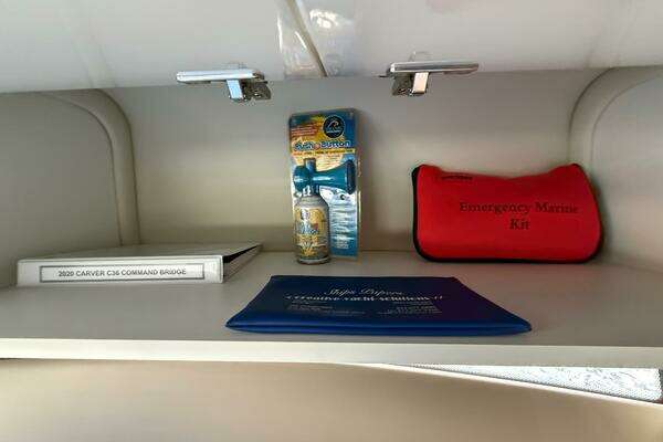 Carver C36 Command Bridge Yacht For Sale