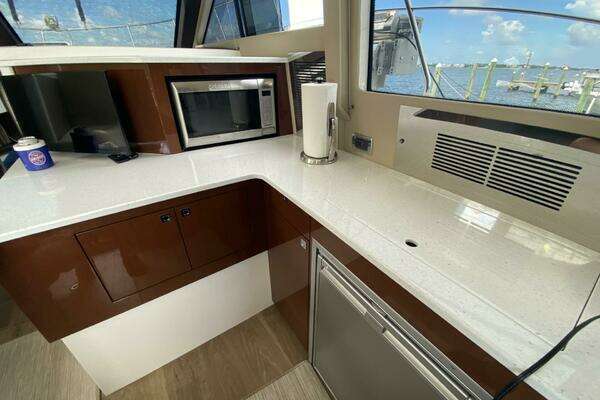 Carver C36 Command Bridge Yacht For Sale
