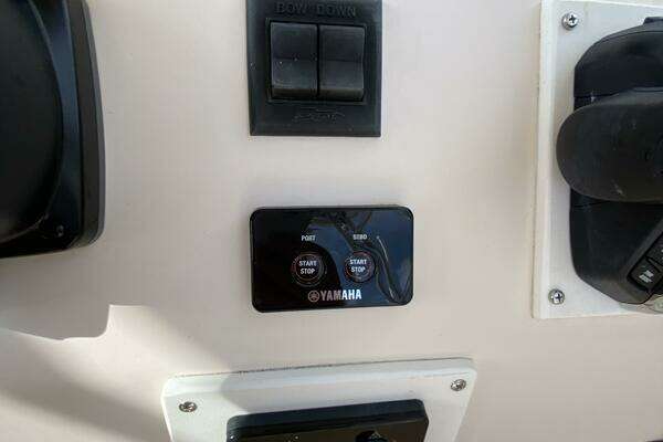 Photo of the 2005 Grady-White Marlin 300