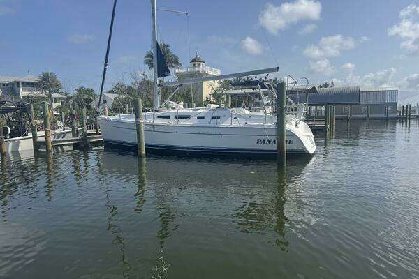 Photo of the 2004 Hunter 