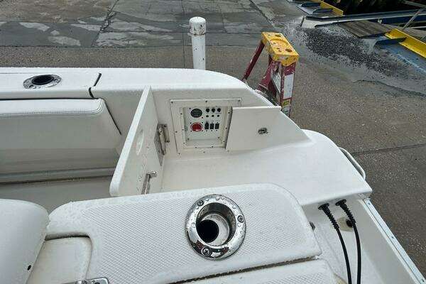 Photo of the 2022 Robalo R242 Center Console