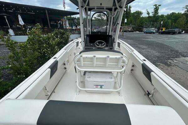 Photo of the 2022 Robalo R242 Center Console