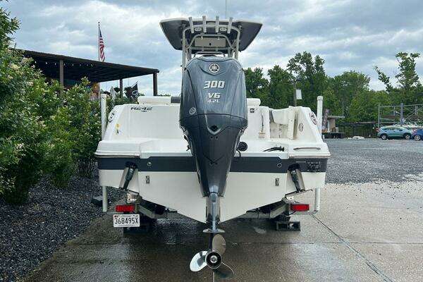 Photo of the 2022 Robalo R242 Center Console