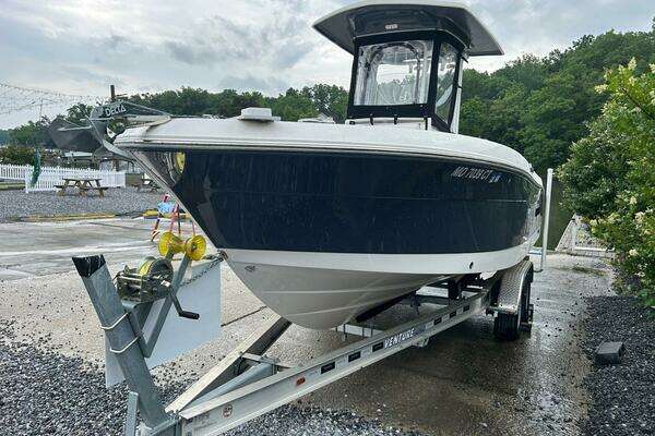 Photo of the 2022 Robalo R242 Center Console