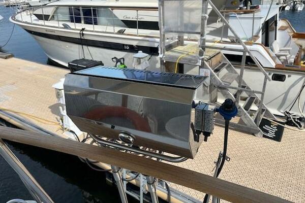 43ft Hatteras Yacht For Sale