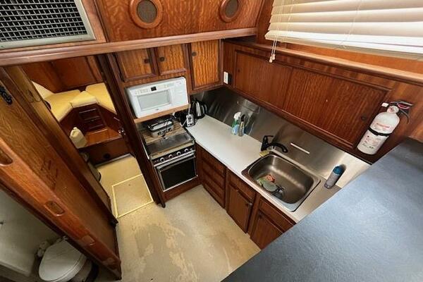 43ft Hatteras Yacht For Sale