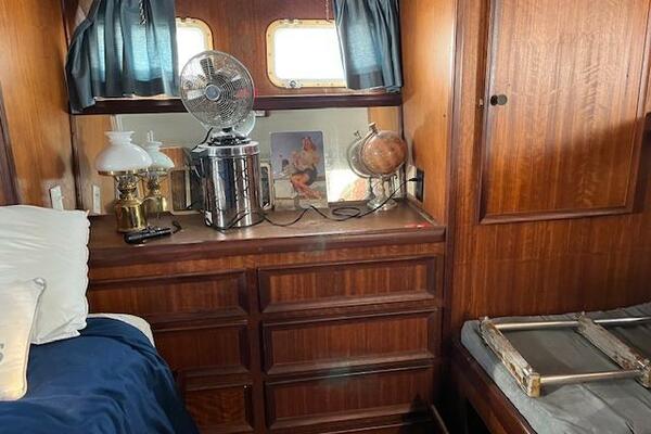 43ft Hatteras Yacht For Sale