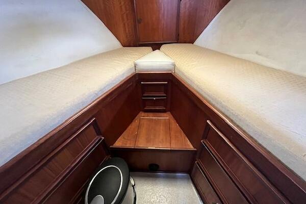 43ft Hatteras Yacht For Sale