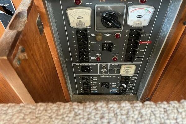 43ft Hatteras Yacht For Sale