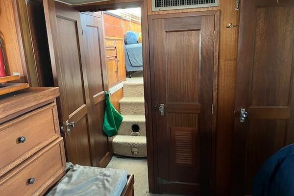 43ft Hatteras Yacht For Sale