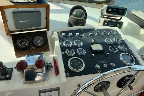 43ft Hatteras Yacht For Sale