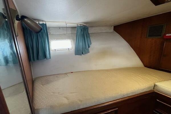 43ft Hatteras Yacht For Sale
