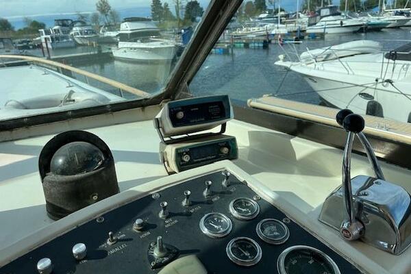43ft Hatteras Yacht For Sale
