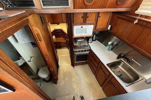43ft Hatteras Yacht For Sale