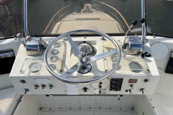 43ft Hatteras Yacht For Sale