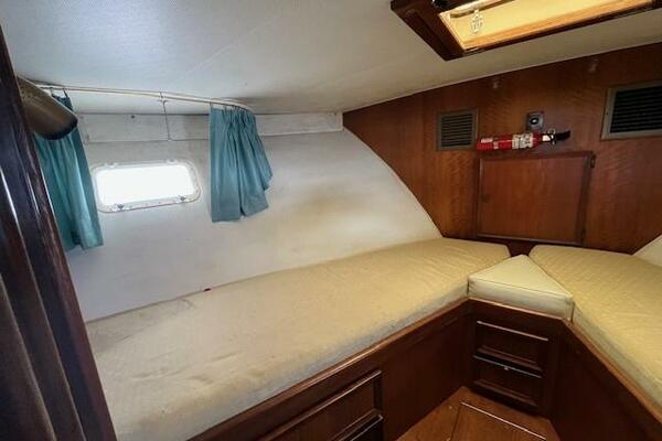 43ft Hatteras Yacht For Sale