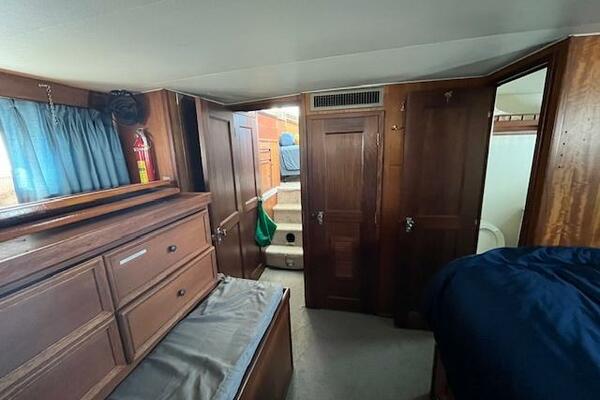 43ft Hatteras Yacht For Sale