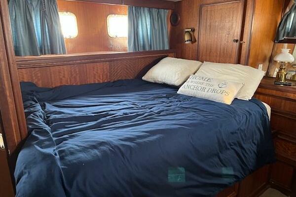 43ft Hatteras Yacht For Sale