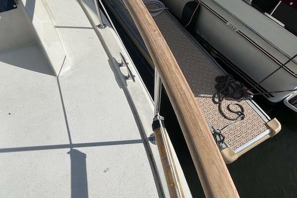 43ft Hatteras Yacht For Sale