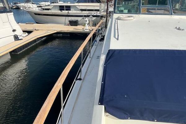 43ft Hatteras Yacht For Sale