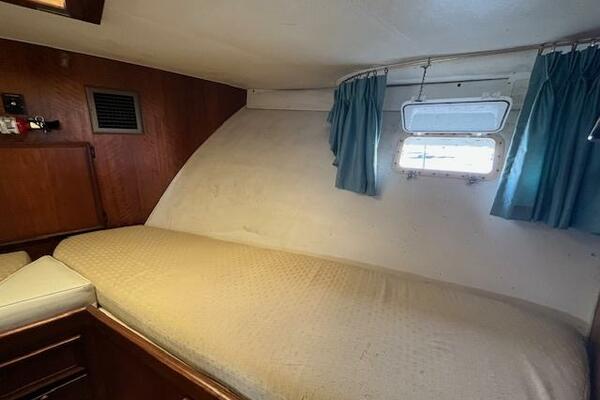 43ft Hatteras Yacht For Sale