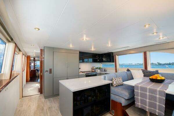 Lazzara Yachts  Yacht For Sale