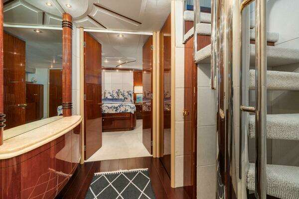 Lazzara Yachts  Yacht For Sale