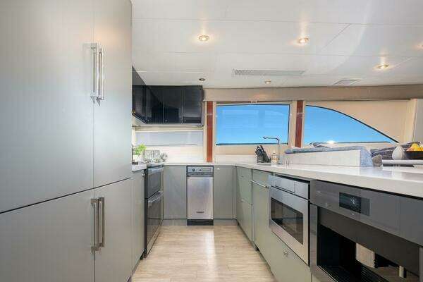 Lazzara Yachts  Yacht For Sale