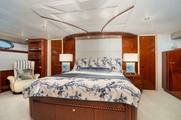 Lazzara Yachts  Yacht For Sale
