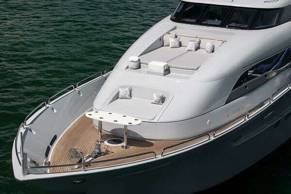 2002 Lazzara Yachts 94