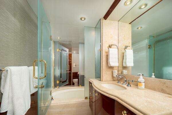 Lazzara Yachts  Yacht For Sale