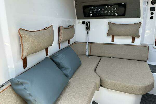 Axopar 37XC Yacht For Sale