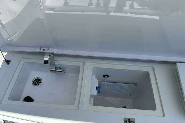 Axopar 37XC Yacht For Sale