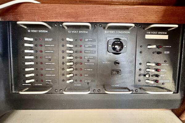 35ft C amp C Yacht For Sale