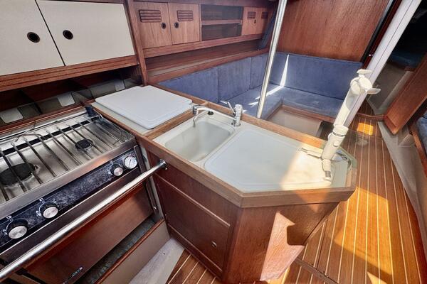 35ft C amp C Yacht For Sale