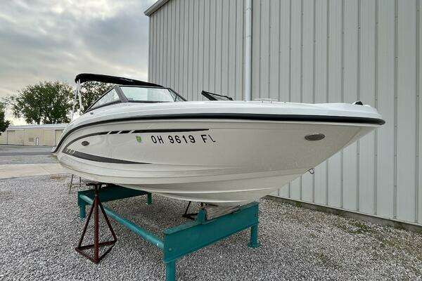 Photo of the 2015 Sea Ray 19 SPX