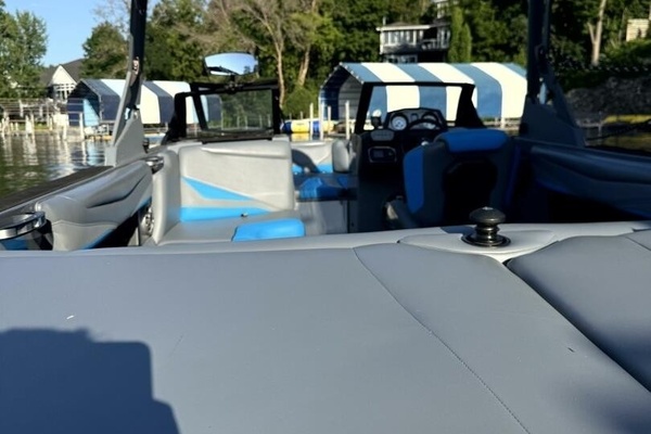 23ft Axis Yacht For Sale