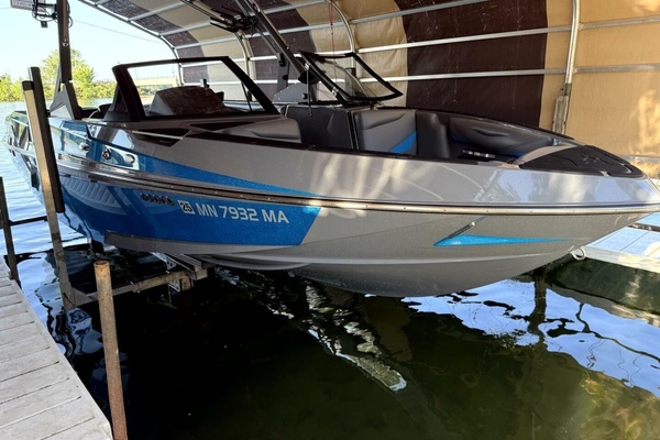 23ft Axis Yacht For Sale