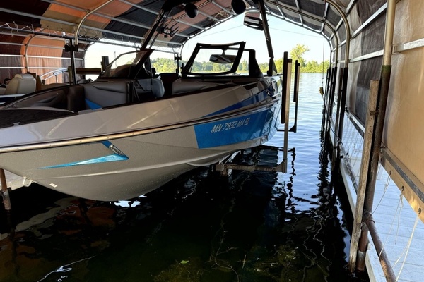 23ft Axis Yacht For Sale